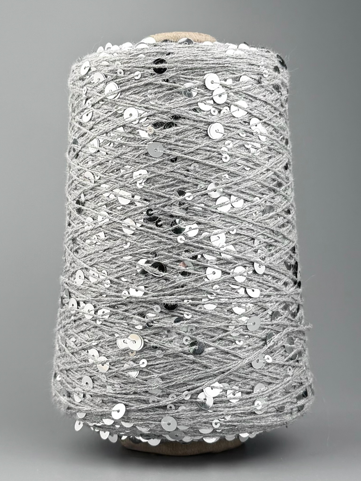 Art. Brillante 260 m / 100 g – cotone con maxi paillettes col. Grigio chiaro foto 2